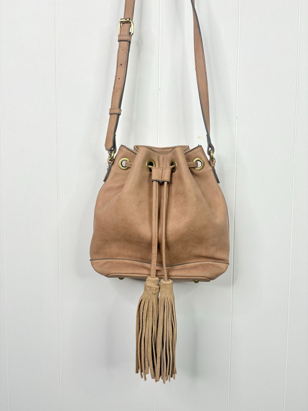 ❣️5/$25 Merona Tan Faux Leather Bucket Bag Tassel Crossbody Purse Western